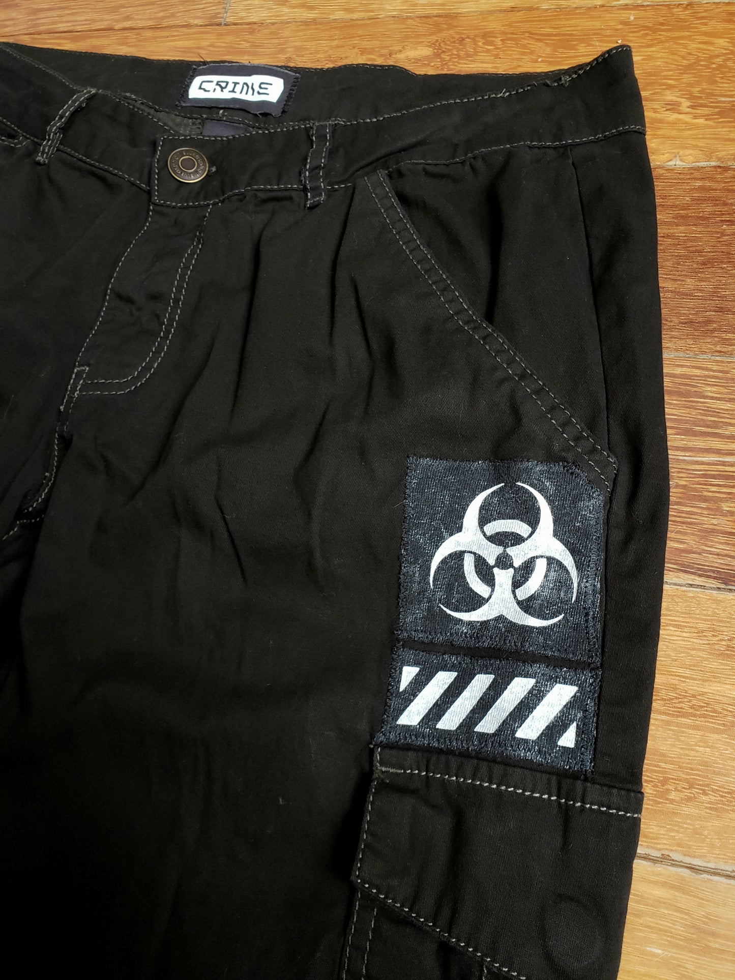 biohazard black cargo PANTS- L -