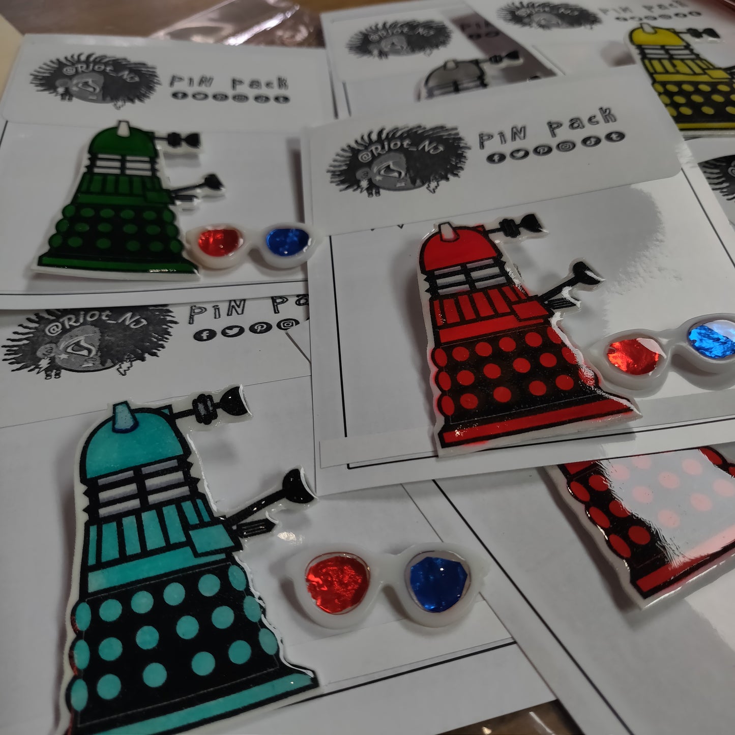 Riot NJ 2-piece Dalek + Sunglasses PiN PACK