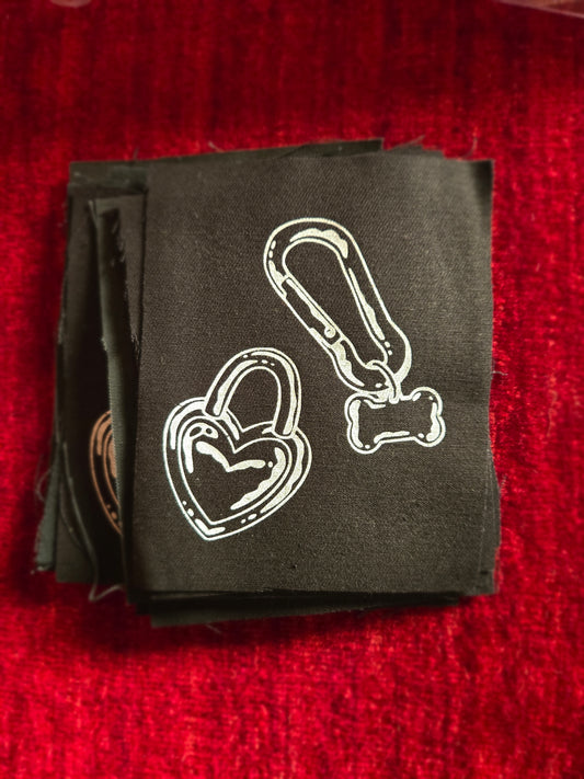 Dogtag carabiner & heart lock sew-on PATCH