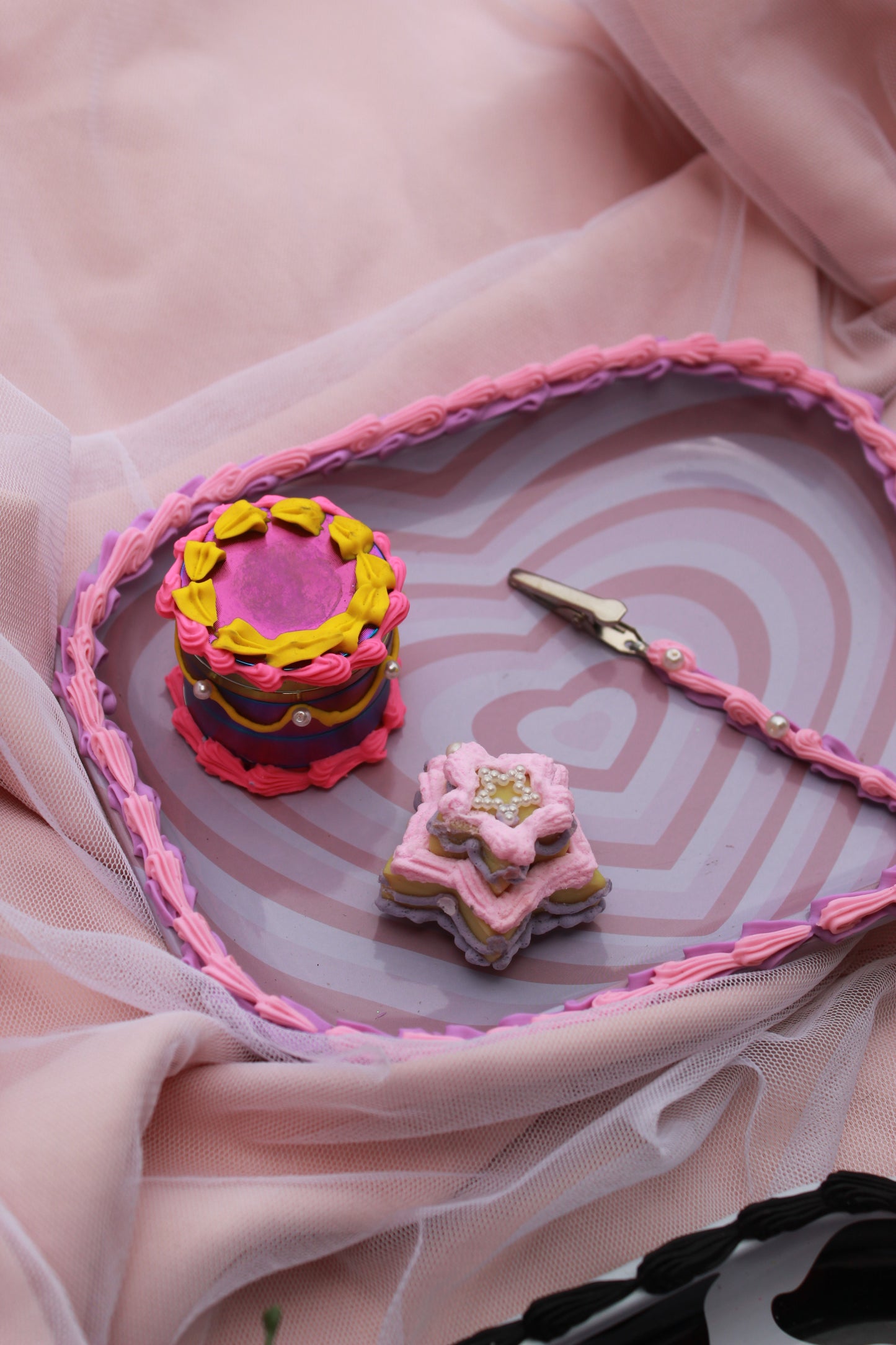 Fake Cake Hearts TRiNKET / ROLLiNG TRAY