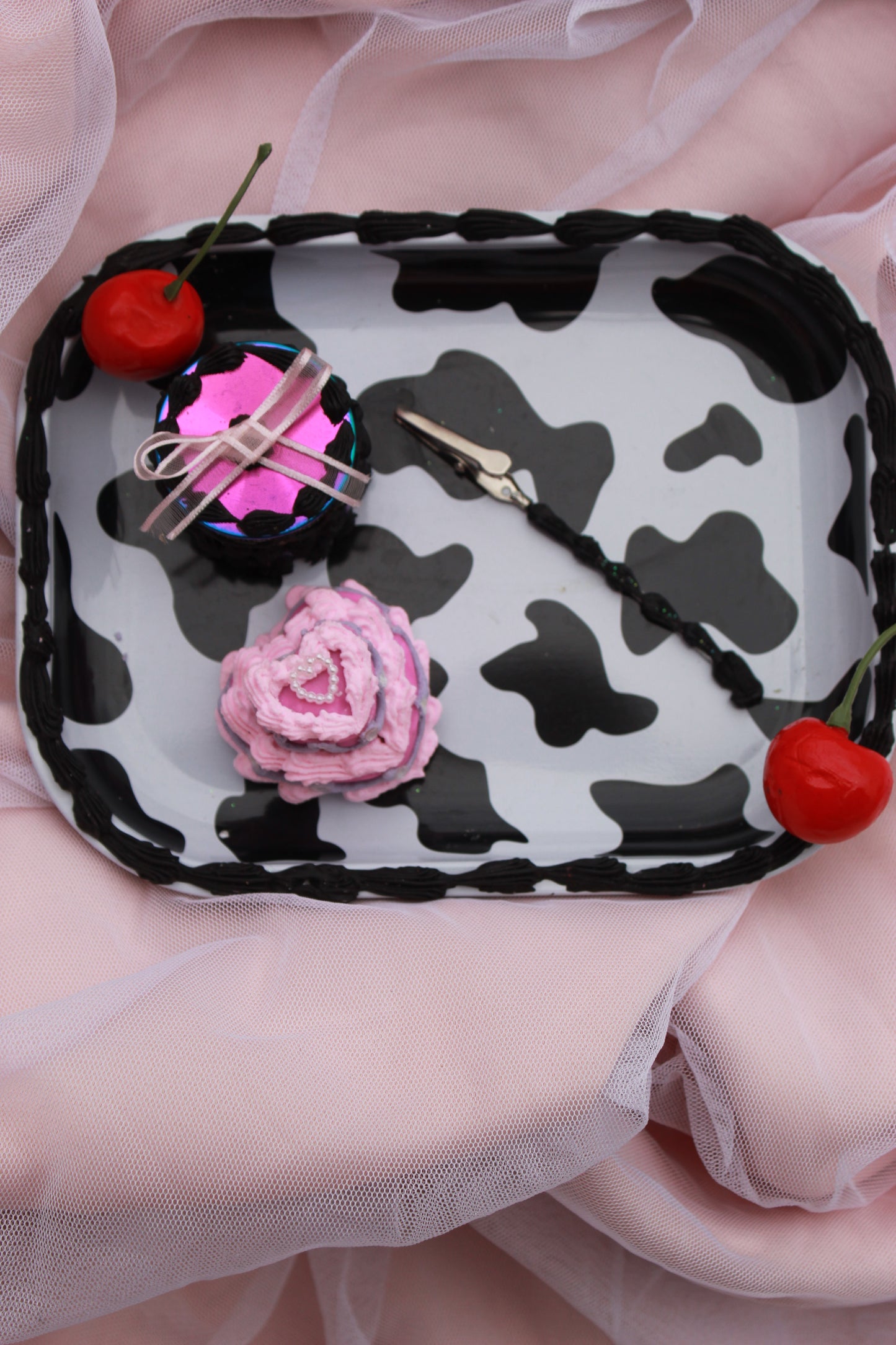 Fake Cake Cherry Cow TRiNKET / ROLLiNG TRAY