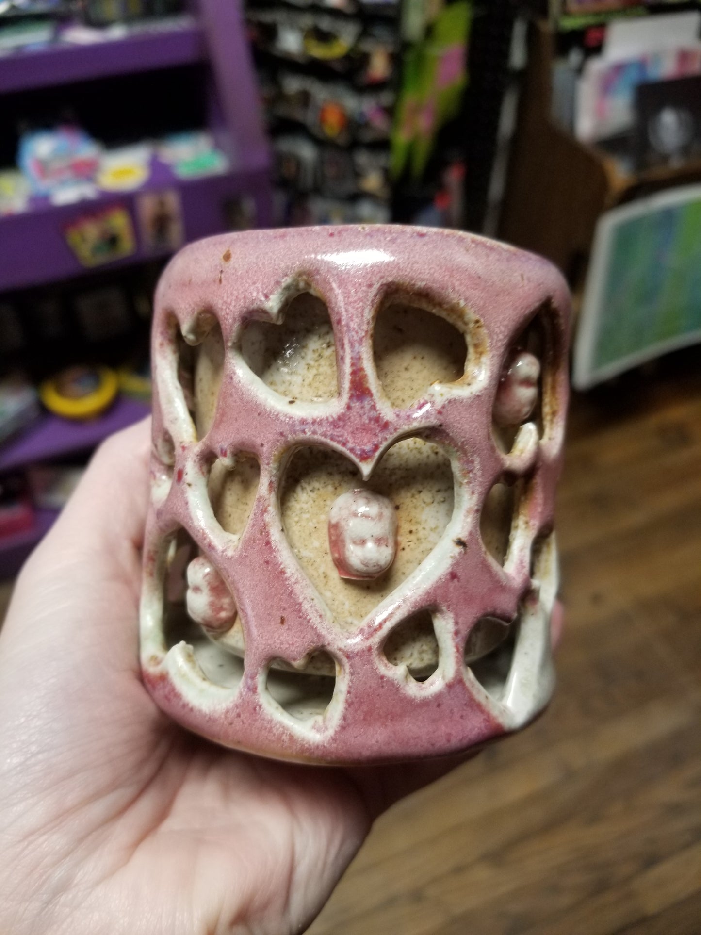 Large Cut Out Hearts Beeb CUP / Vessel