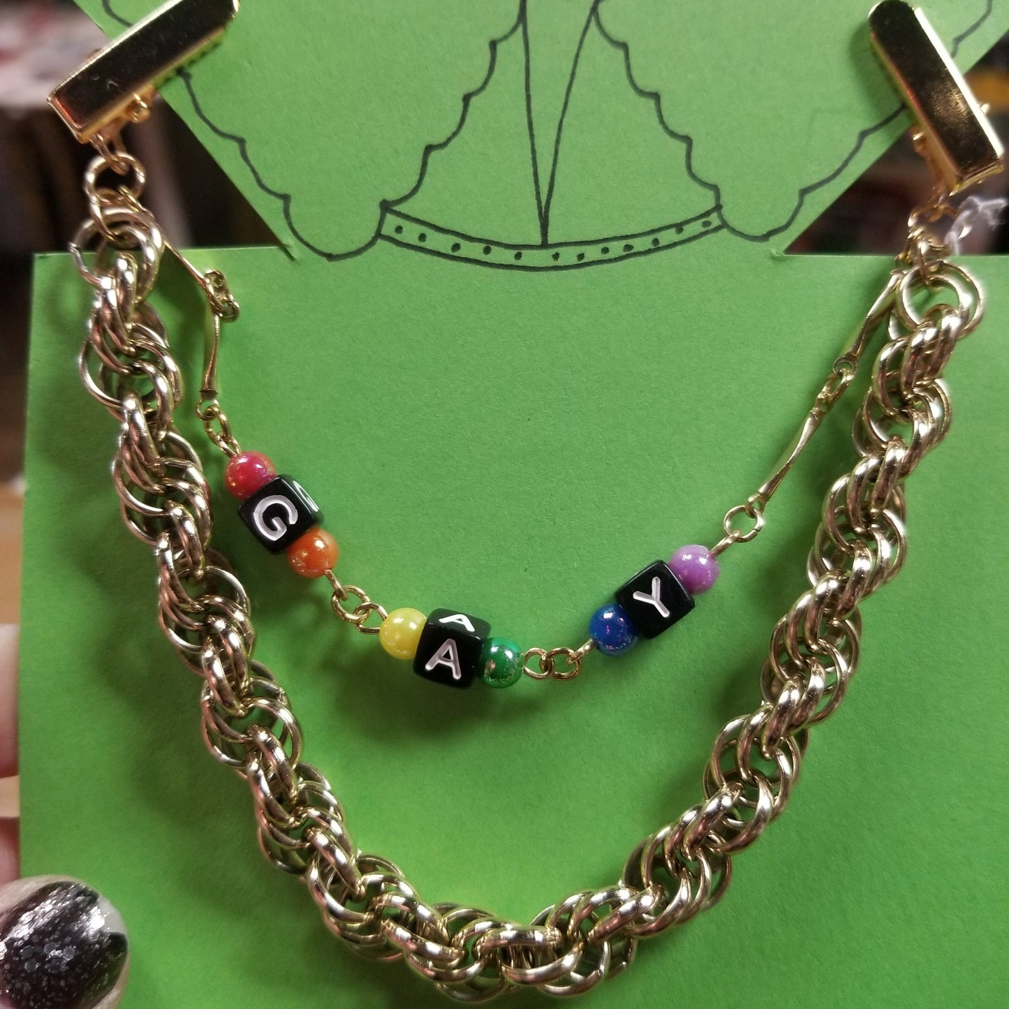 Gay with Chunky Gold Chain COLLAR CLiP CHAiN