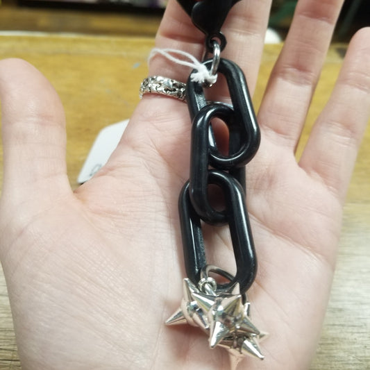 2-in-1 Black Mace CLiP CHAiN by Starly Art Studio