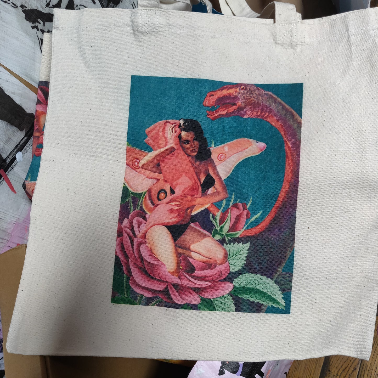 Craning My Neck TOTE BAG